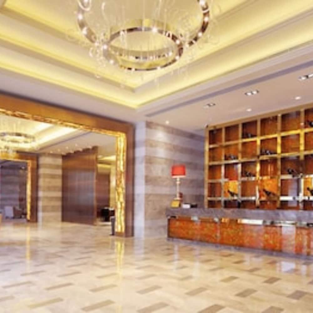 Royal Suites & Towers Wuhan Exterior foto