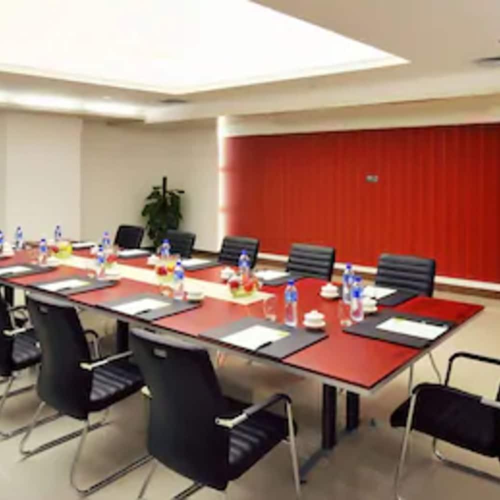 Royal Suites & Towers Wuhan Exterior foto
