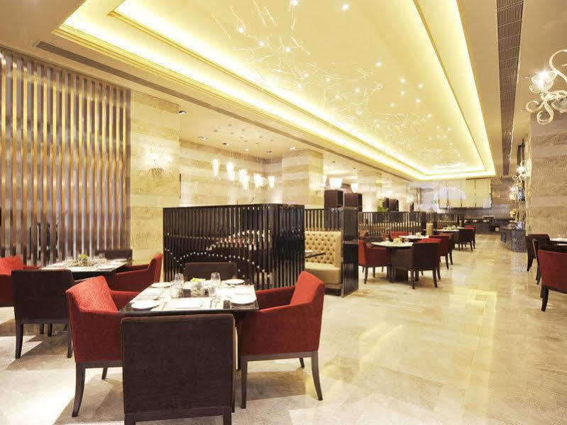 Royal Suites & Towers Wuhan Exterior foto