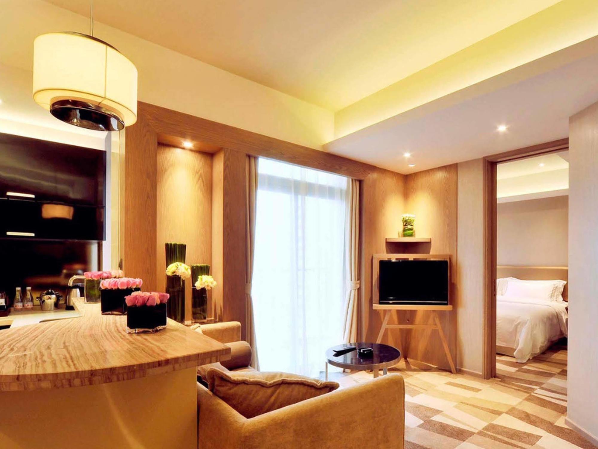 Royal Suites & Towers Wuhan Exterior foto
