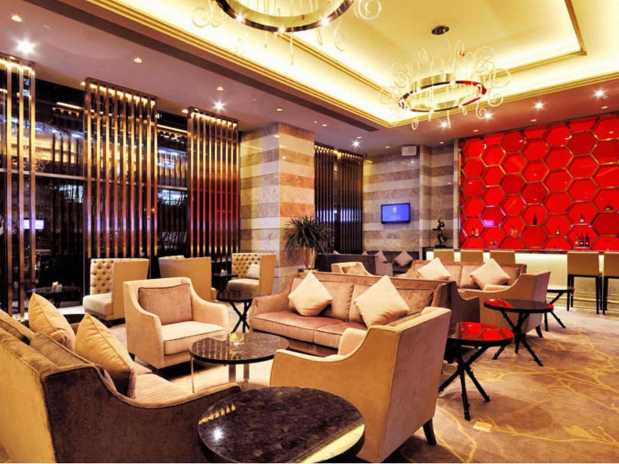 Royal Suites & Towers Wuhan Exterior foto